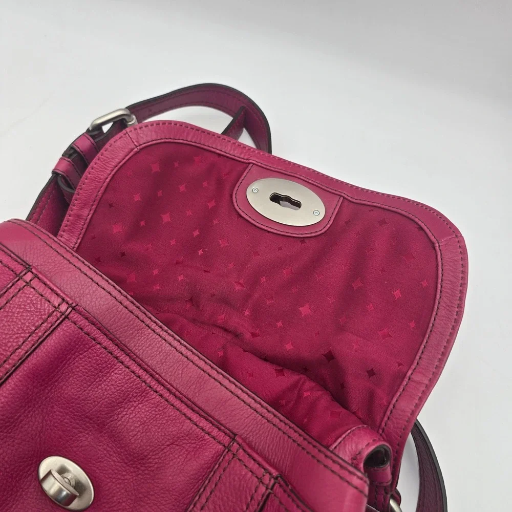 Fossil Magenta Pink Leather Crossbody Bag Turn Lock Messenger ZB5170 - Picture 10 of 10